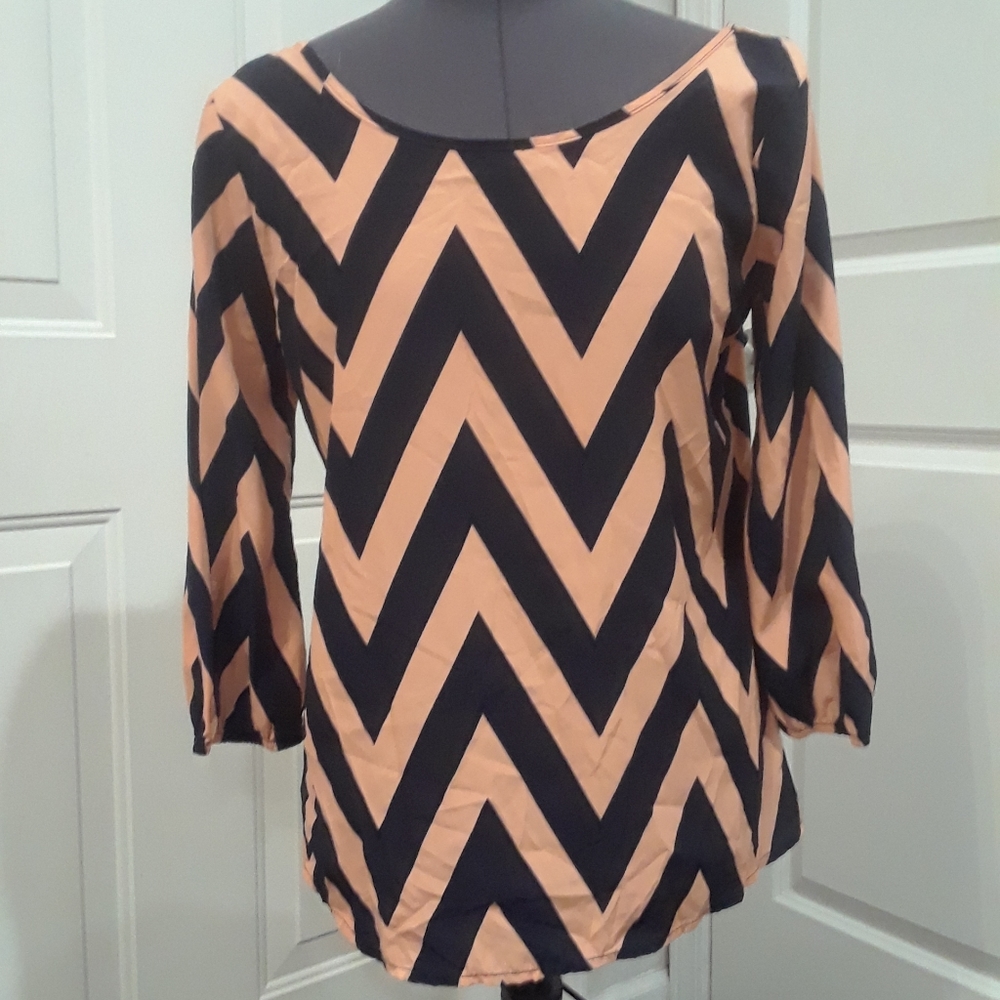 Moa Moa Blue & Peach‎ Chevron Bow Flowy Top - Picture 9 of 9